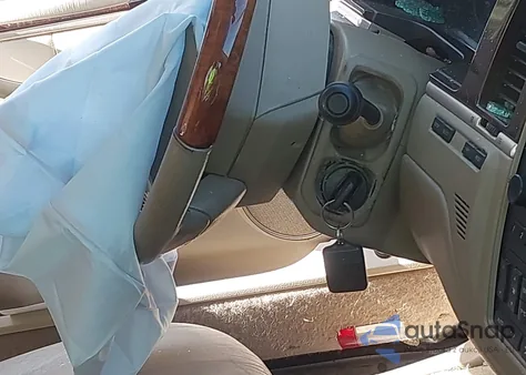 2008 Lincoln Town Car Signature Limited из США, поврежденный, VIN 2LNHM82V38X652067